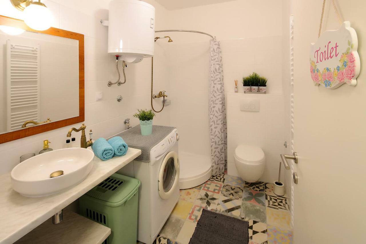 Studio Apartment Ada 2 Rijeka Exteriör bild
